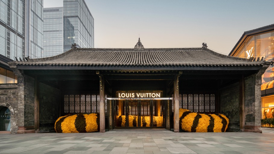 Louis Vuitton khai trương Maison Thành Đô, với thiết kế đuôi hổ ấn tượng chào đón năm Nhâm Dần 2022.