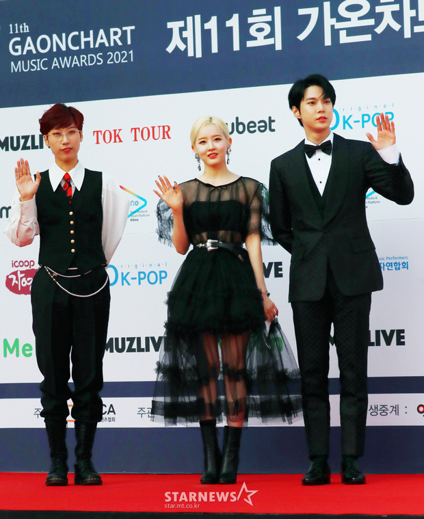 Bộ 3 MC của Gaon Chart Music Awards năm nay là Jaejae, Sieun (STAYC) và Doyoung (NCT).