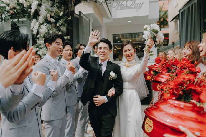 Đông Nhi và Ông Cao Thắng tổ chức đám cưới đẹp như mơ, đánh dấu cột mốc cả hai về chung một nhà.