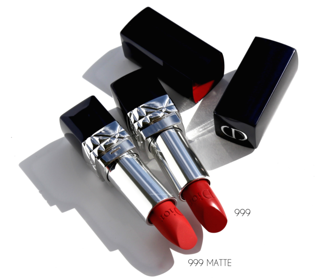 Dòng son Dior Rouge 999 có sắc đỏ nổi bật nhưng vẫn tôn da, phù hợp để diện trong nhiều trường hợp.