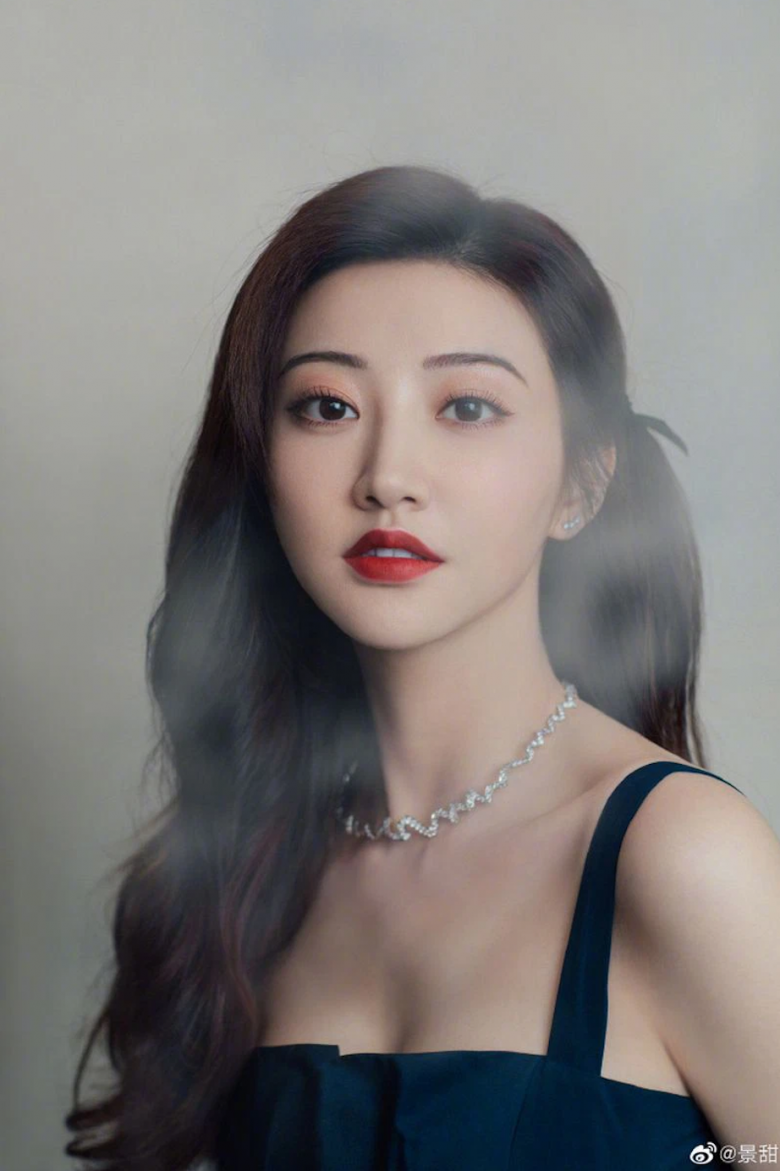 Nhan sắc Cảnh Điềm ngày càng lên hương, cô được xướng danh là một trong những mỹ nhân đẹp nhất Hoa ngữ.