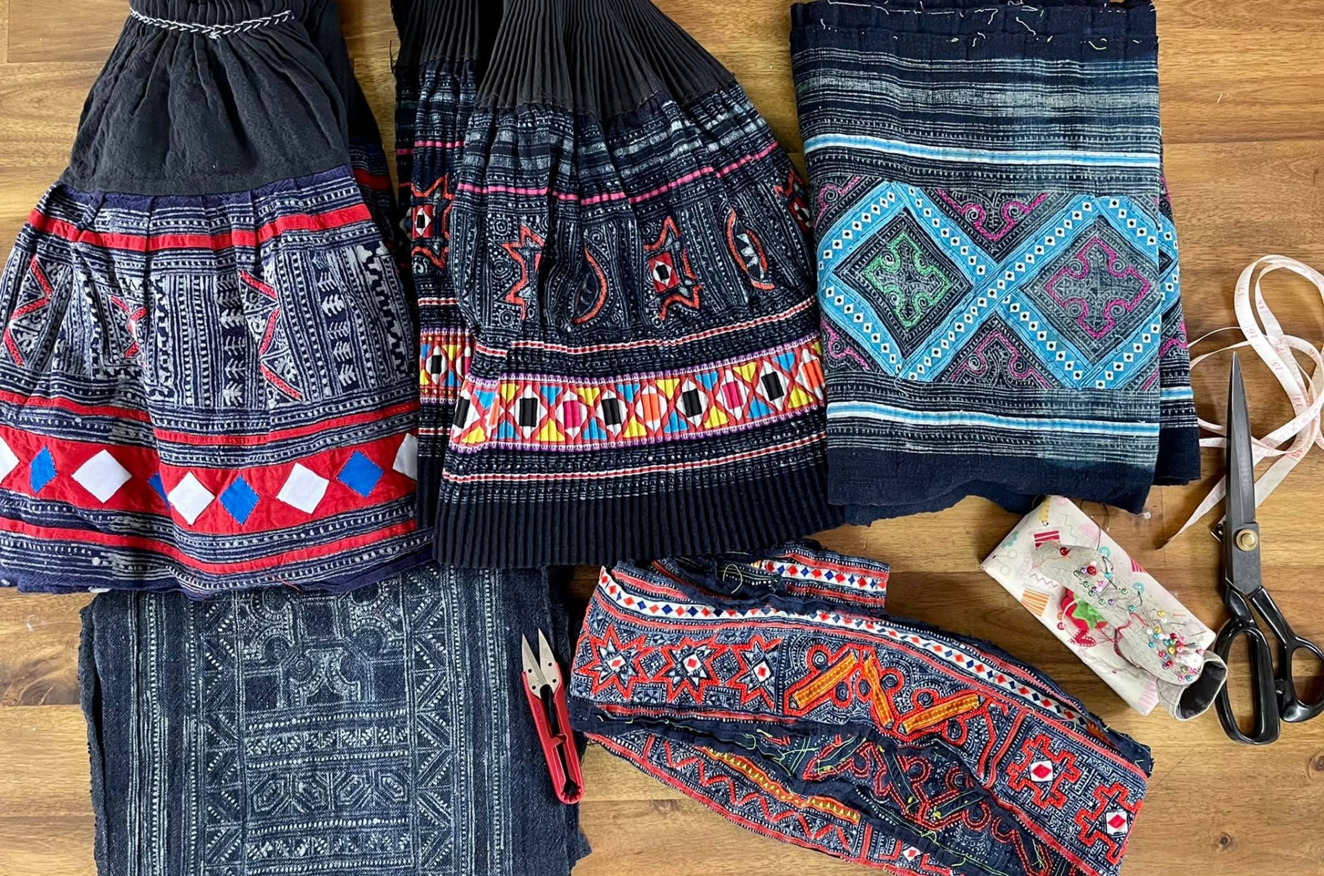 Những ngành nghề dệt may truyền thống của Việt Nam vô cùng tinh xảo và có giá trị văn hoá cao.