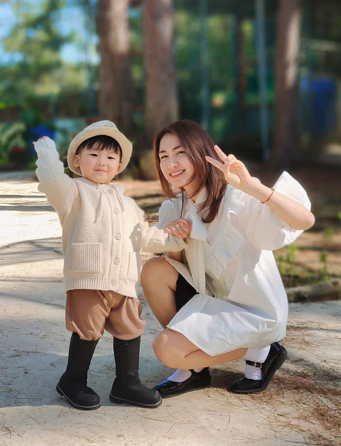 Sau khi chia tay, Hoà Minzy cùng bé Bo diện đồ đôi 'đi khắp thế gian' - Ảnh 5