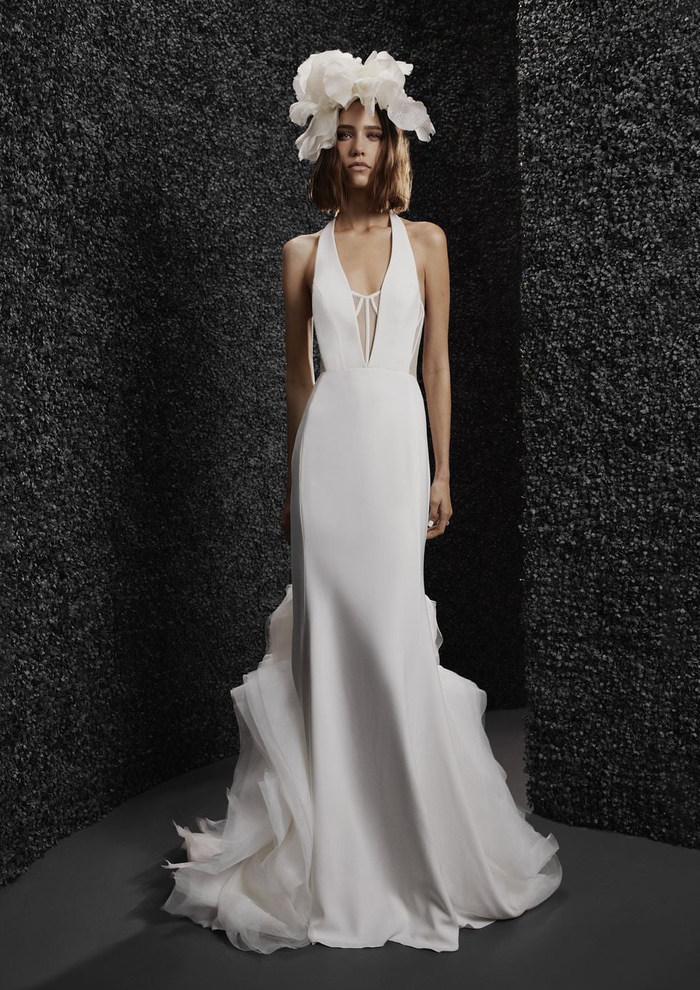 Bộ sưu tập váy cưới 2022 của Vera Wang: Đơn giản nhưng đầy sức hút - Ảnh 19