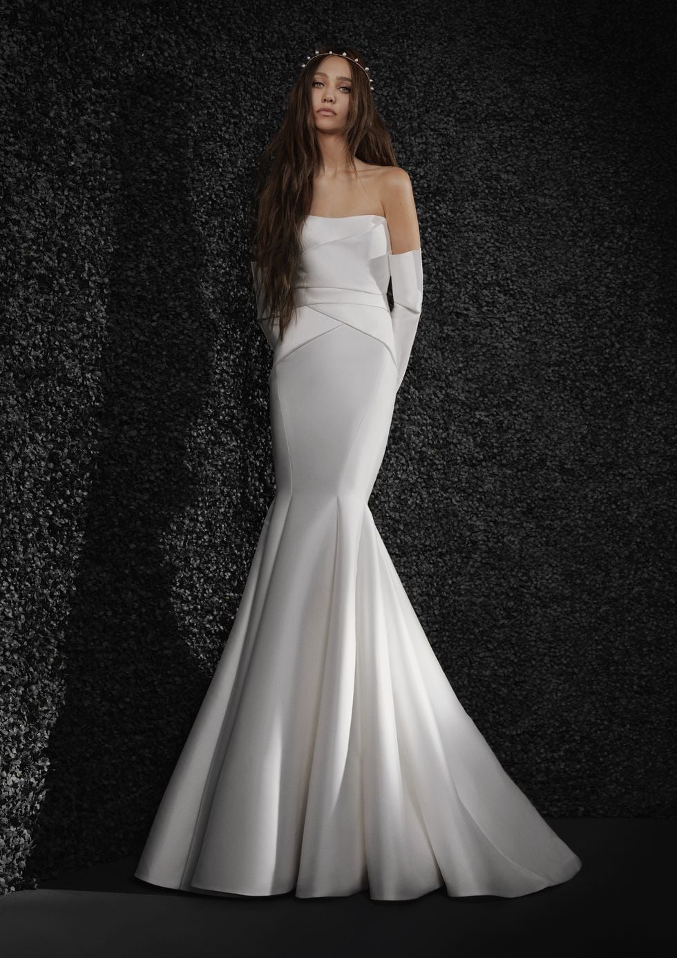 Bộ sưu tập váy cưới 2022 của Vera Wang: Đơn giản nhưng đầy sức hút - Ảnh 3
