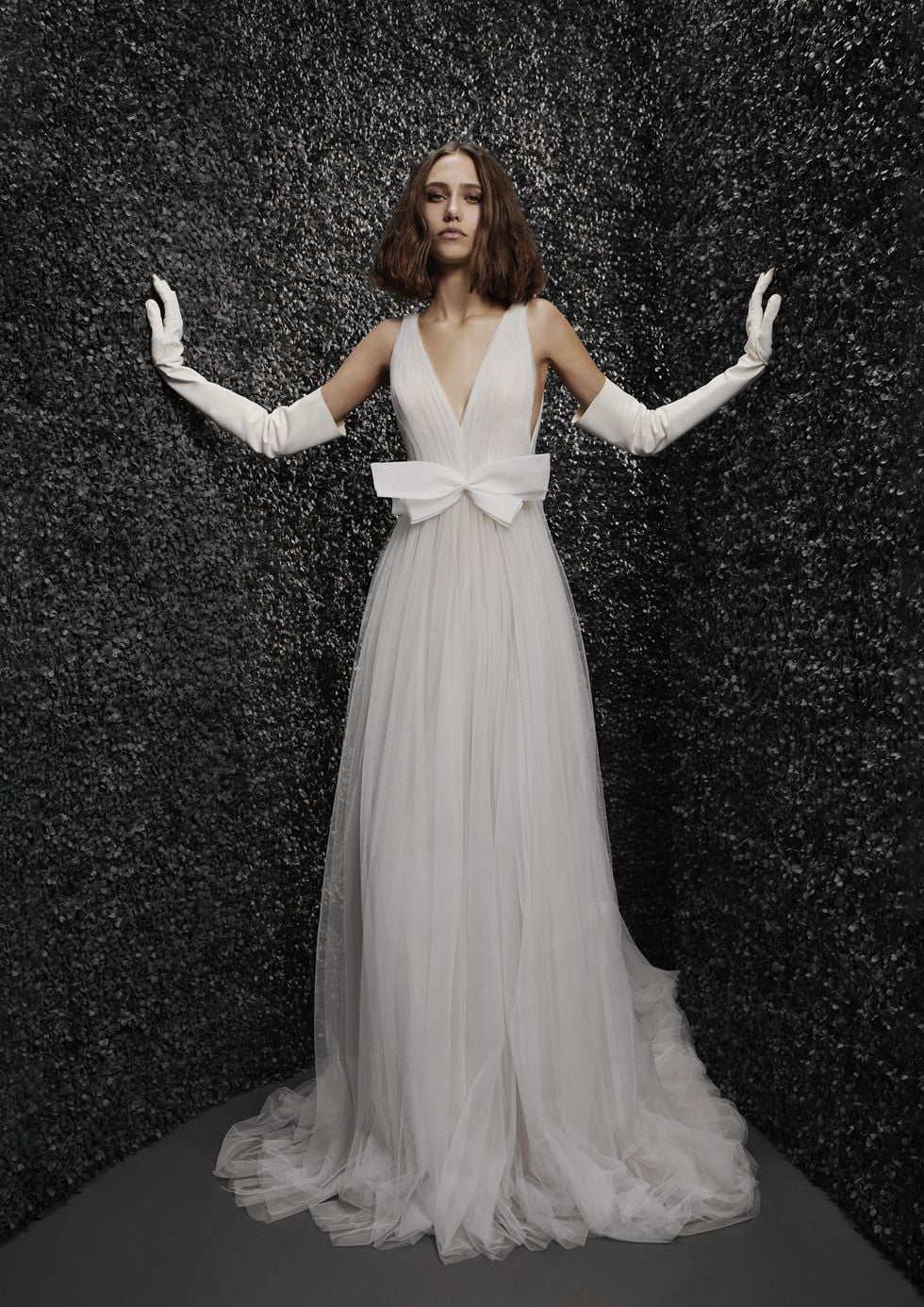 Bộ sưu tập váy cưới 2022 của Vera Wang: Đơn giản nhưng đầy sức hút - Ảnh 7