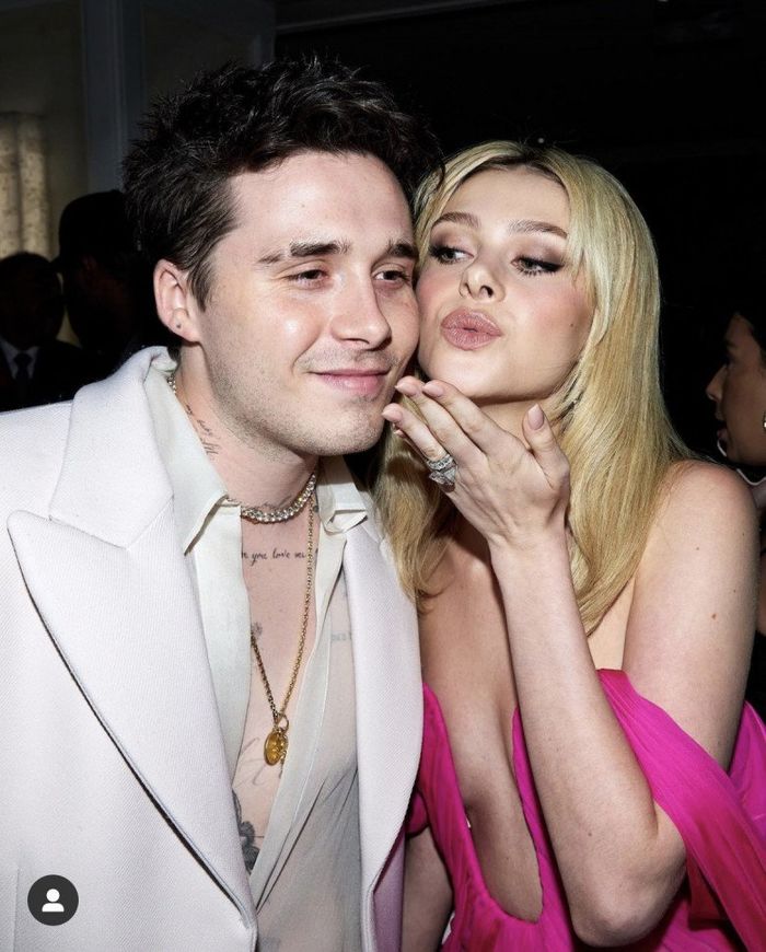 DÂU MỚI NHÀ BECKHAM KHOE NHẪN KHỦNG GIÁ 46 TỶ - Ảnh 11