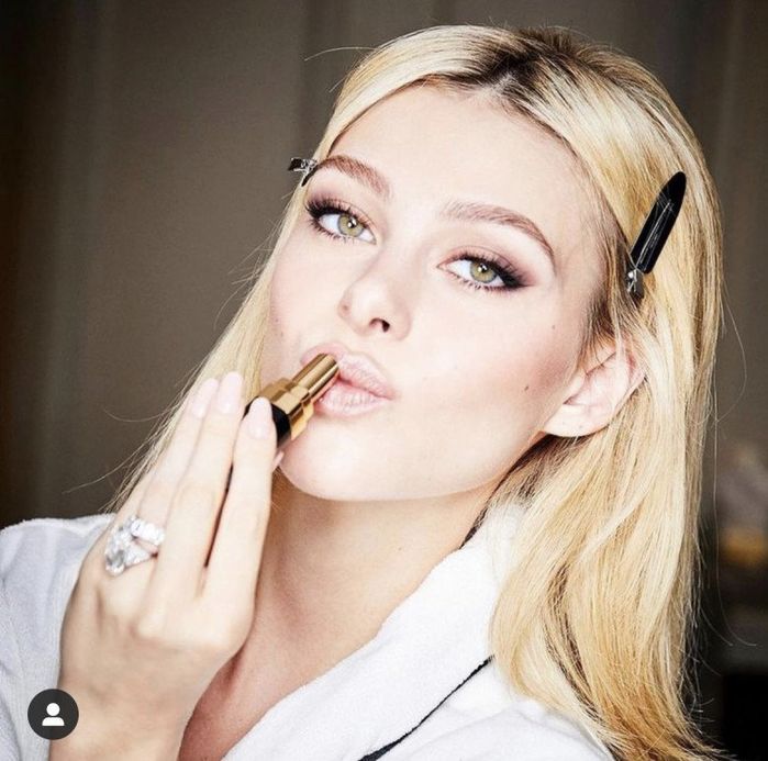 DÂU MỚI NHÀ BECKHAM KHOE NHẪN KHỦNG GIÁ 46 TỶ - Ảnh 4