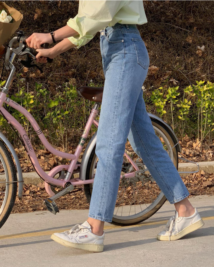 5 mẫu giày dép giúp mọi kiểu trang phục nhìn trẻ ra 5 tuổi - Ảnh 1