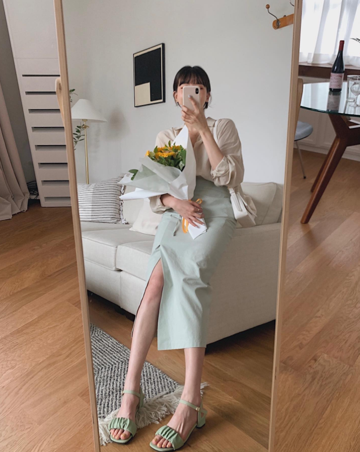 5 mẫu giày dép giúp mọi kiểu trang phục nhìn trẻ ra 5 tuổi - Ảnh 11