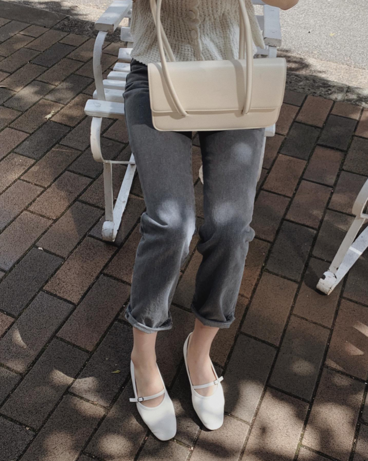 5 mẫu giày dép giúp mọi kiểu trang phục nhìn trẻ ra 5 tuổi - Ảnh 13