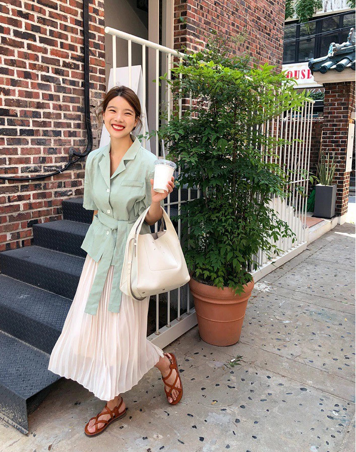 5 mẫu giày dép giúp mọi kiểu trang phục nhìn trẻ ra 5 tuổi - Ảnh 9