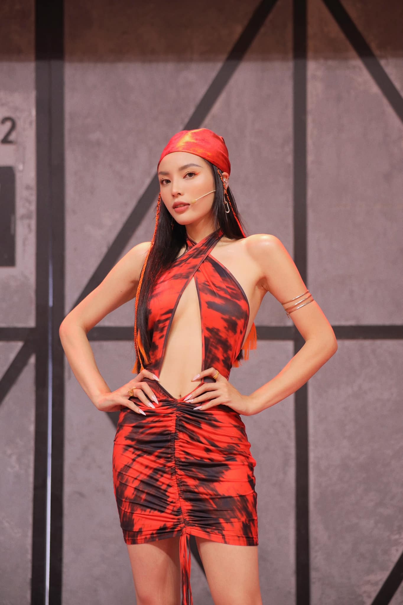 Từ khi giảm cân, sở hữu vòng eo con kiến, Hoa hậu Kỳ Duyên chăm mặc áo croptop hơn cả - Ảnh 16