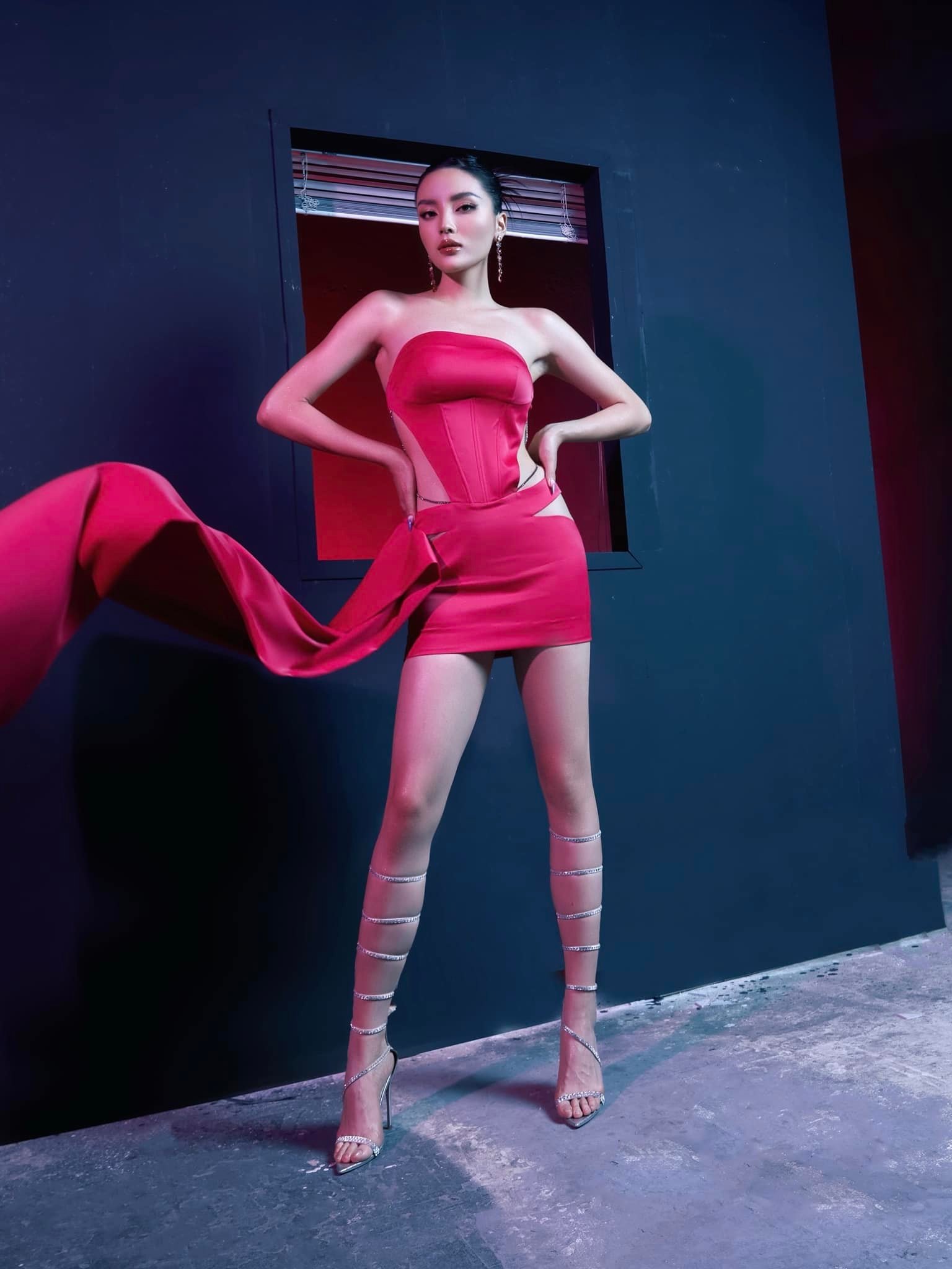 Từ khi giảm cân, sở hữu vòng eo con kiến, Hoa hậu Kỳ Duyên chăm mặc áo croptop hơn cả - Ảnh 17