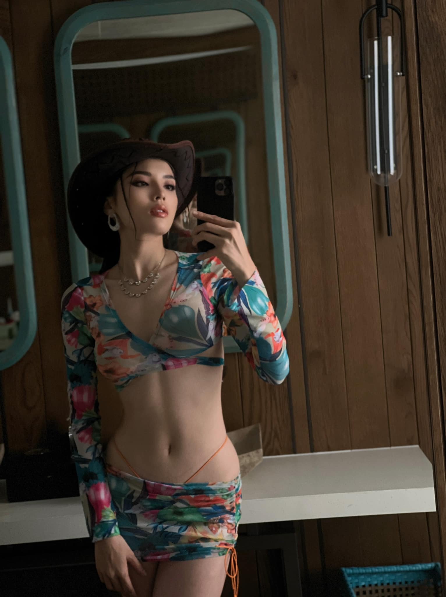 Từ khi giảm cân, sở hữu vòng eo con kiến, Hoa hậu Kỳ Duyên chăm mặc áo croptop hơn cả - Ảnh 6