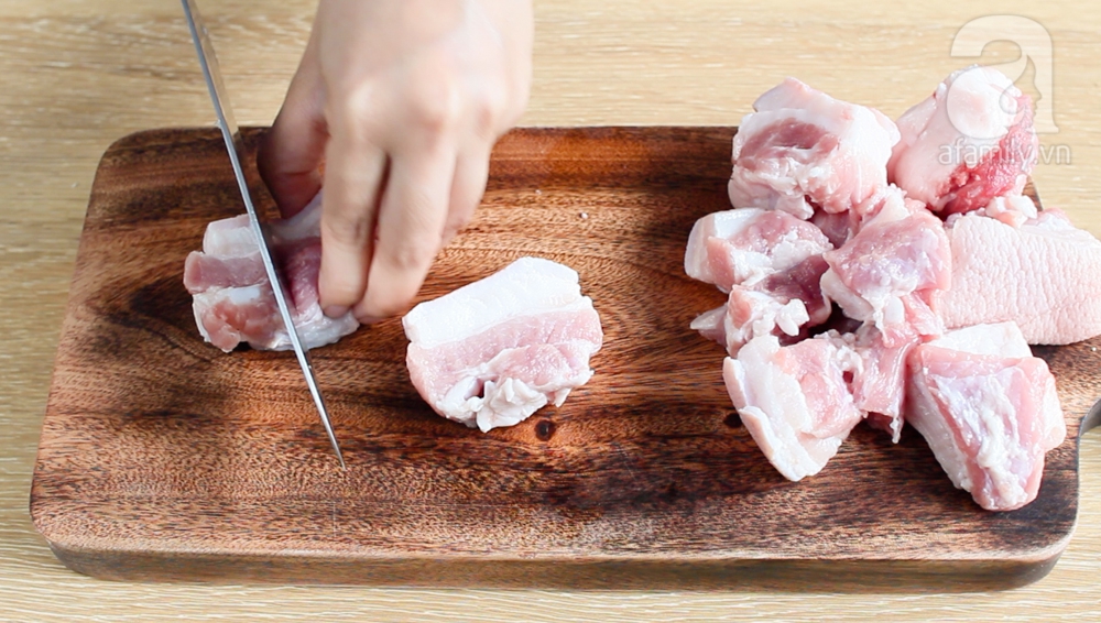 Cách làm thịt kho tàu ngon đến mức khảnh ăn cũng 'chén' bay nồi cơm siêu dễ - Ảnh 2