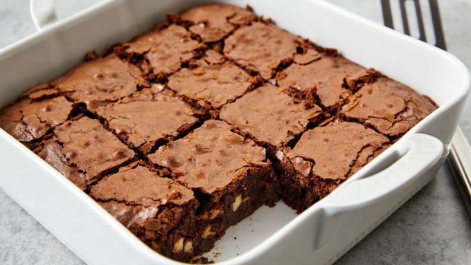 Cách làm bánh brownies bằng nồi chiên không dầu cực đơn giản