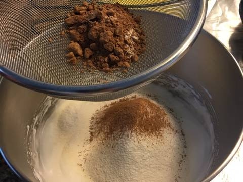 Cách làm bánh brownies bằng nồi chiên không dầu cực đơn giản - Ảnh 3