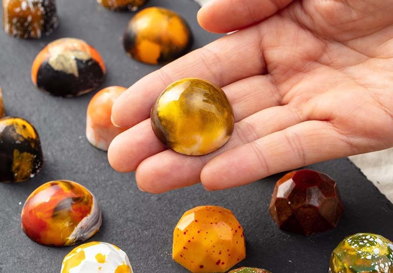 Chocolate Bon Bon: Đã ngon rồi, mỗi viên còn đẹp như một tiểu hành tinh