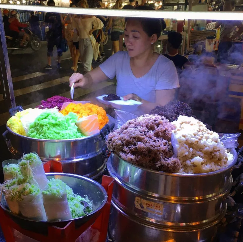 Chợ ẩm thực Bến Thành có gì hấp dẫn mà lại hút khách đến kì lạ như vậy? - Ảnh 1
