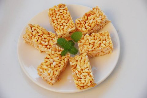 Cách làm món cốm rang tuổi thơ giòn rụm, thơm ngon từ cơm nguội