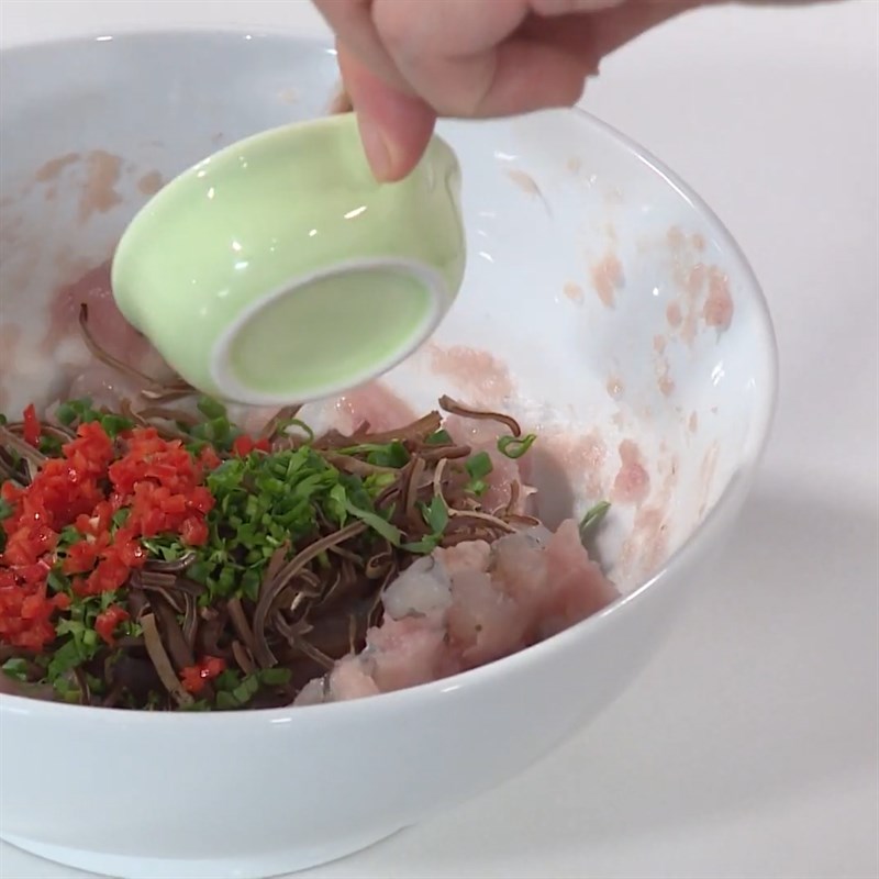 Cách làm cải thảo cuộn tôm cá lạ miệng để đổi gió cho bữa cơm cuối tuần - Ảnh 4