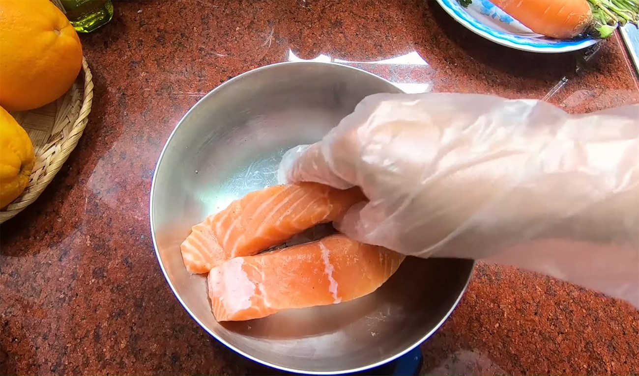 Cách nấu cháo cá hồi dinh dưỡng mà không bị tanh tại nhà - Ảnh 3