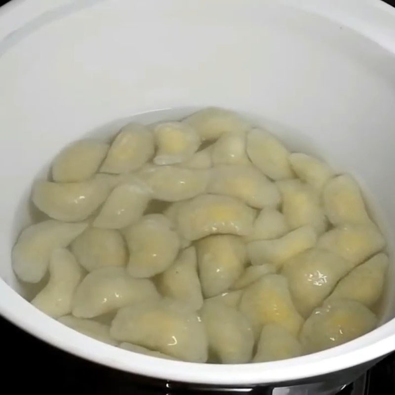 Cách nấu chè bột lọc nhân đậu xanh dẻo ngọt, ấm nóng để ăn vặt chiều đông - Ảnh 4