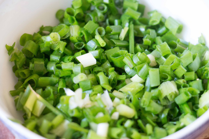 Với nguyên liệu này, hành lá sơ chế 1 lần có thể bảo quản ăn dần cả tháng