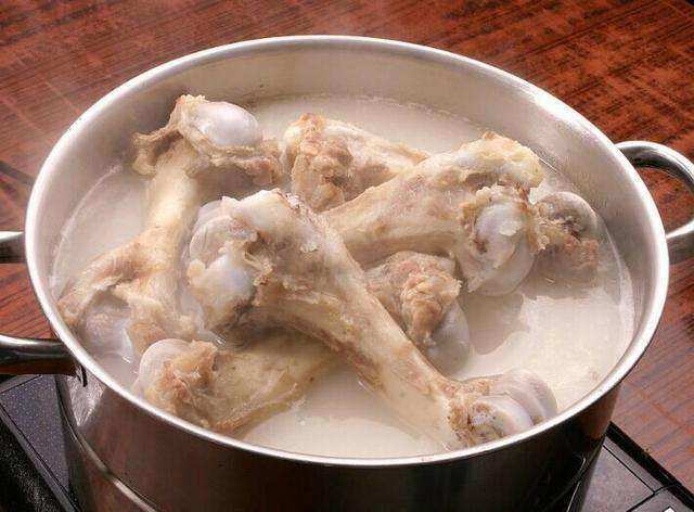 Hầm xương muốn nhanh mở ngay ngăn đông lấy thứ này cho vào, đảm bảo xương mềm, nước ngọt