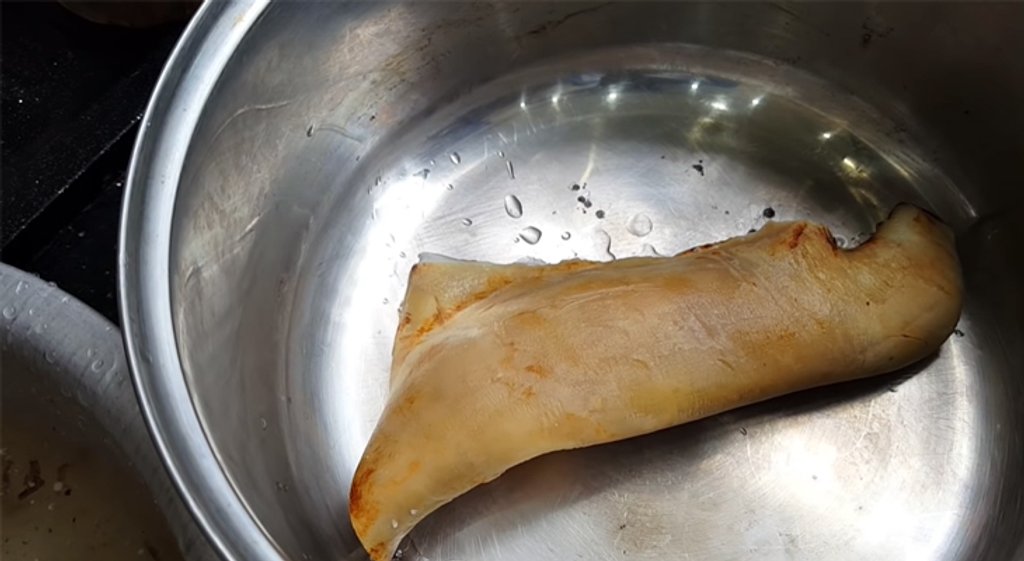 Bỏ túi 4 mẹo luộc da bò nhanh mềm, không bị hôi, ăn giòn sần sật 