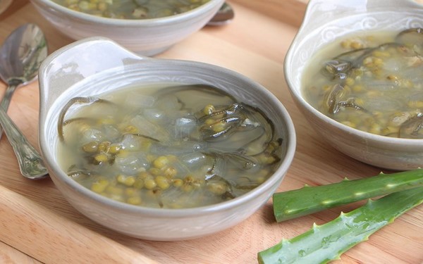 Cách nấu chè đậu xanh nha đam không đắng, không nhớt, giải nhiệt hiệu quả