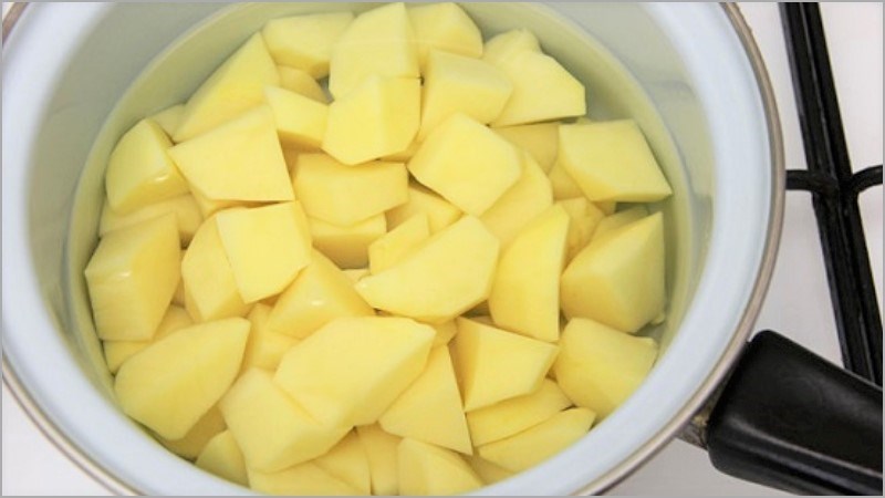 Mẹo luộc khoai tây được nhanh chín, giúp người nội trợ tiết kiệm thời gian nấu nướng  