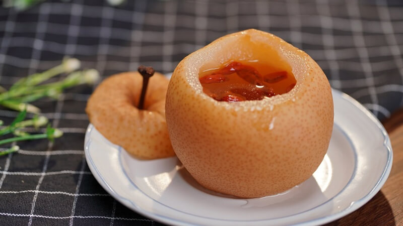 Cách làm lê hấp táo đỏ mật ong vừa ngon ngọt vừa trị ho hiệu quả