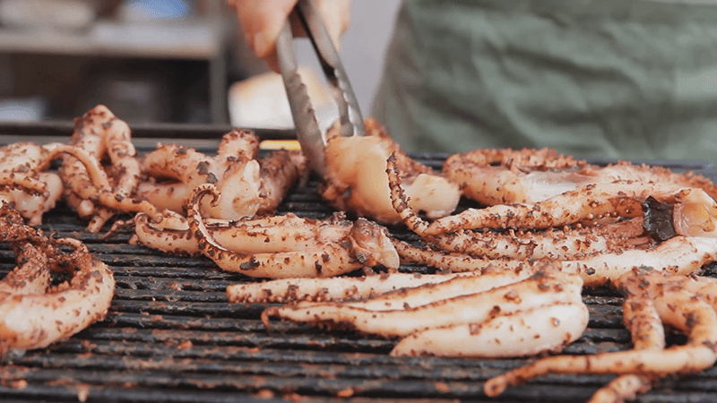 6 mẹo giúp người nội trợ chọn mua mực và bạch tuộc tươi, ngon, không ngâm hóa chất- Ảnh 1