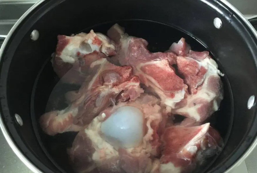 Muốn nước hầm xương được ngọt lịm, trắng đặc thì nhất định không được quên nguyên liệu này- Ảnh 1