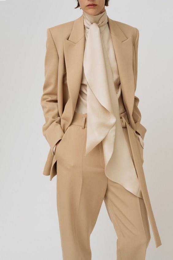 Thời Trang Suit của Phụ Nữ - Khẳng Định Nữ Quyền Qua Phong Cách Tối Giản và Tinh Tế
 - Ảnh 25