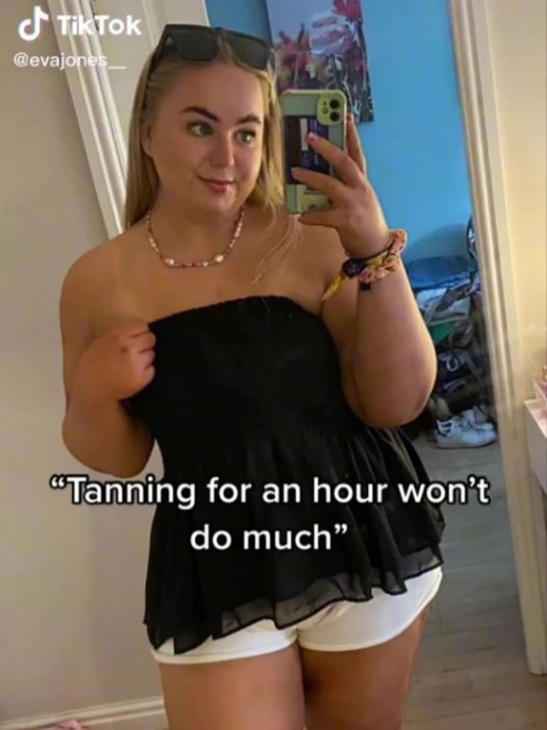 Phơi nắng một giờ, gương mặt của cô gái to lên gấp đôi - Ảnh 1