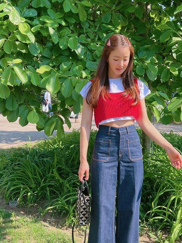 TikToker người Hàn Quốc 40 tuổi vẫn ăn mặc đẹp như thiếu nữ nhờ phong cách thời trang trẻ trung, sà - Ảnh 1