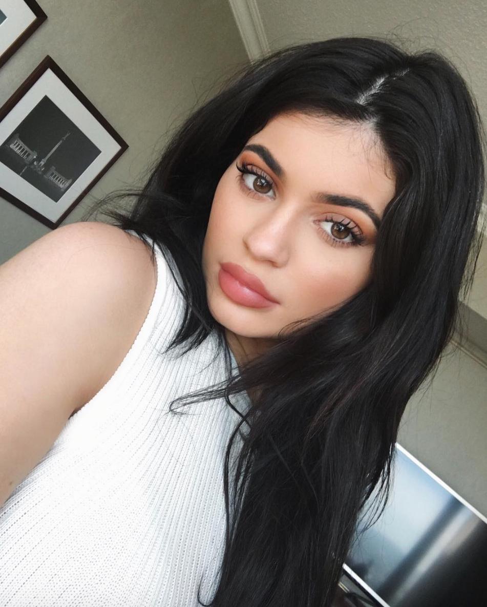 8 cách để có bức hình selfie hoàn hảo như Jennie & Kylie Jenner- Ảnh 1