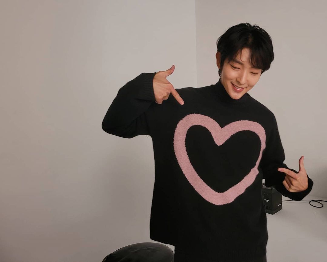 Lee Joon Gi vào vai sinh viên đại học ở tuổi 40