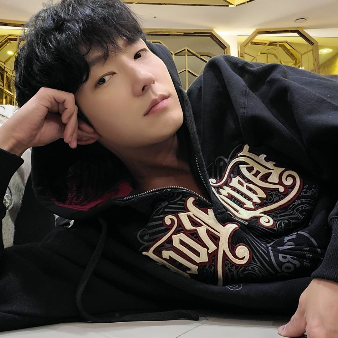 Dù bước sang tuổi 40 nhưng Lee Joon-Gi vẫn vào vai sinh viên đại học trong bộ phim nhất - Ảnh 4