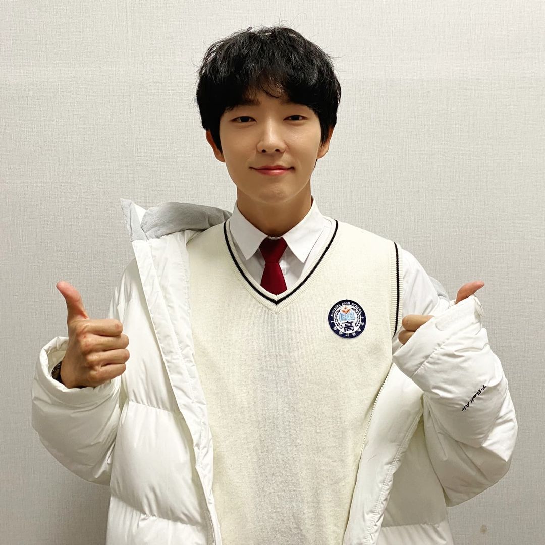 Dù bước sang tuổi 40 nhưng Lee Joon-Gi vẫn vào vai sinh viên đại học trong bộ phim nhất - Ảnh 5