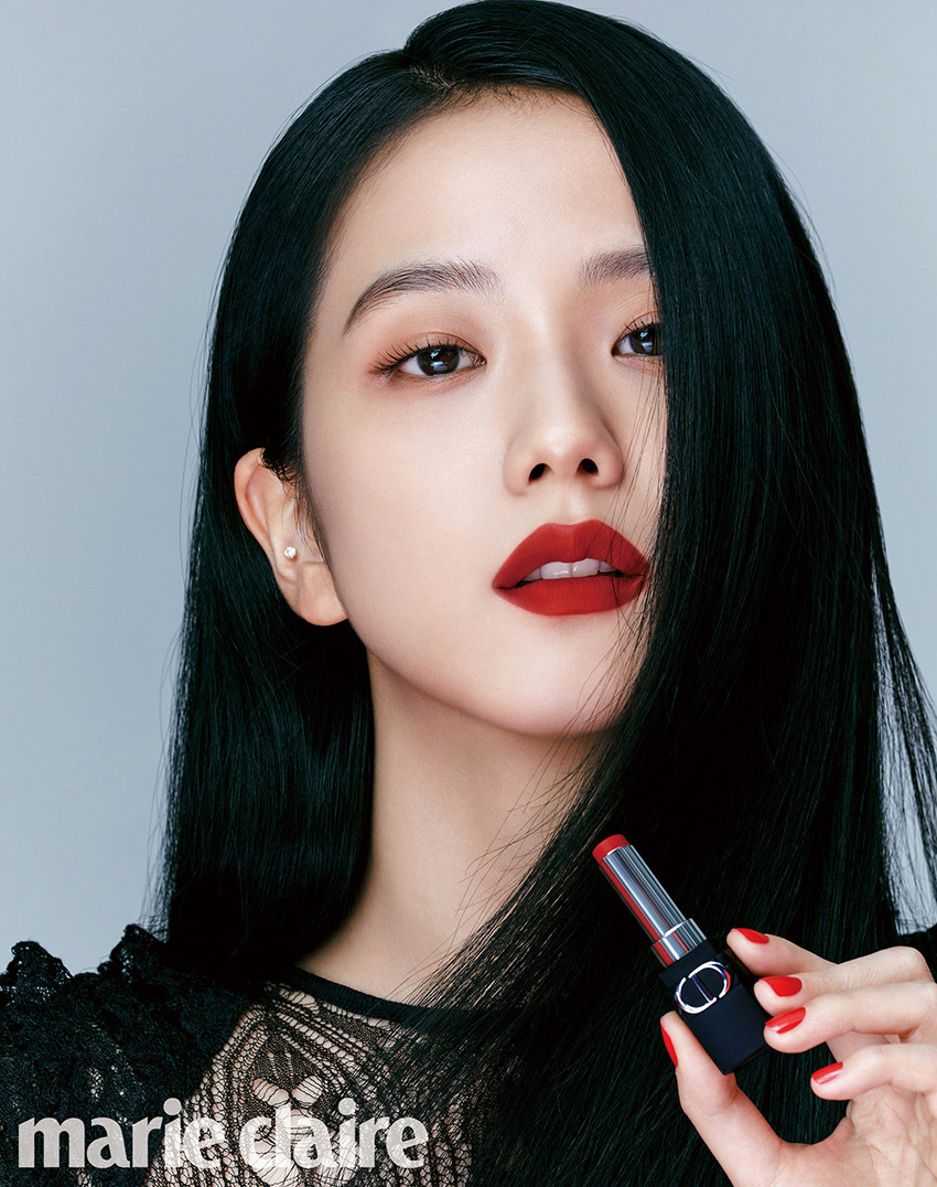 Jisoo chia sẻ về sự trở lại sắp tới của BLACKPINK trên bìa tạp chí Marie Claire cùng với hình ảnh tá - Ảnh 1
