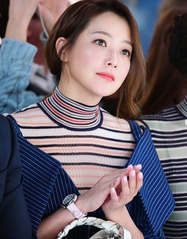 5 lý do tại sao Kim Hee Sun dù 46 tuổi vẫn trẻ mãi không già - Ảnh 1