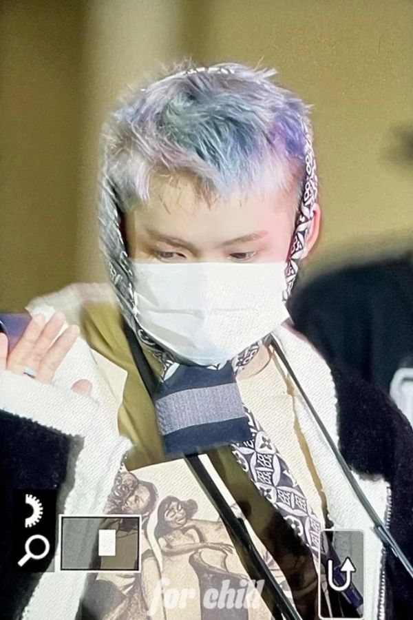 Mái tóc bắt mắt và phong cách thời trang độc đáo của Hyunsuk