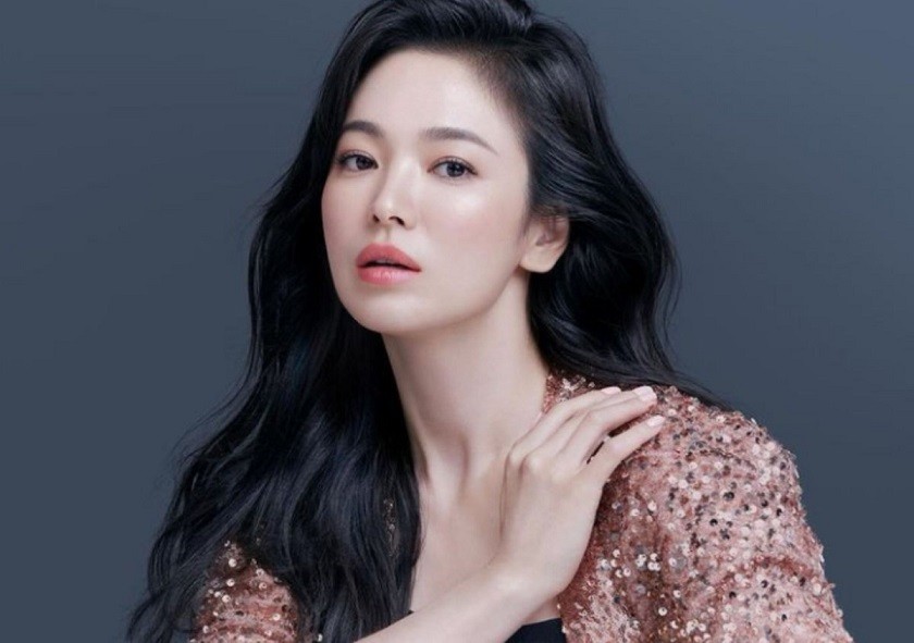 Song Hye Kyo tiết lộ bí quyết để có làn da không tì vết là rửa mặt bằng sữa - Ảnh 1