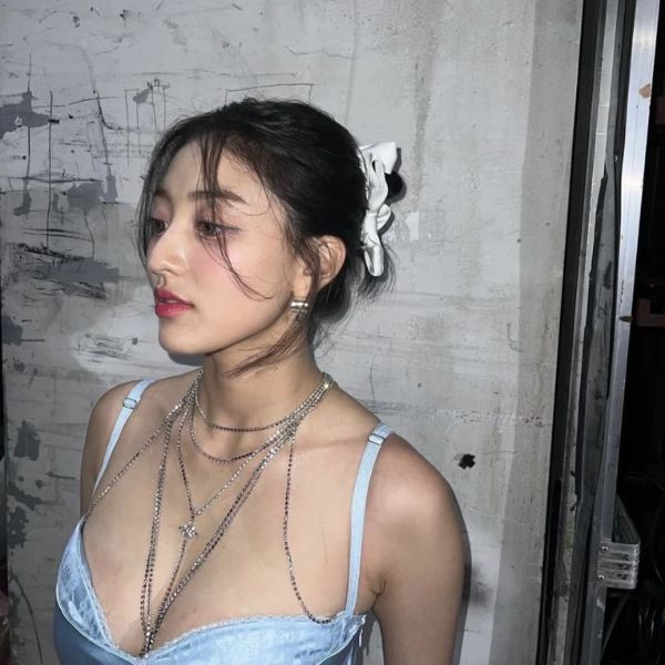 Trang phục biểu diễn của TWICE vấp phải nhiều phản ứng trái chiều: Từ chất liệu không đẹp mắt đến độ - Ảnh 2
