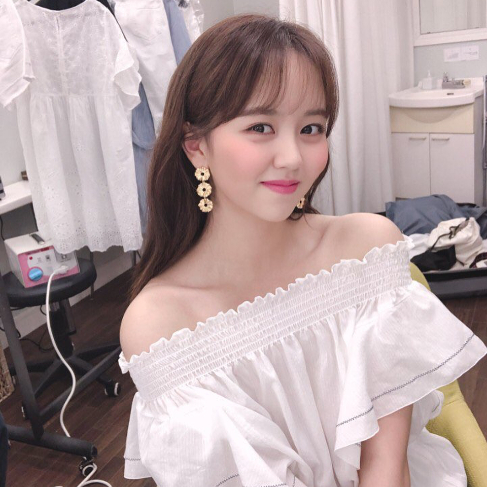 Học lỏm vài chiêu phối đồ của nữ diễn viên Kim So Hyun - Ảnh 1