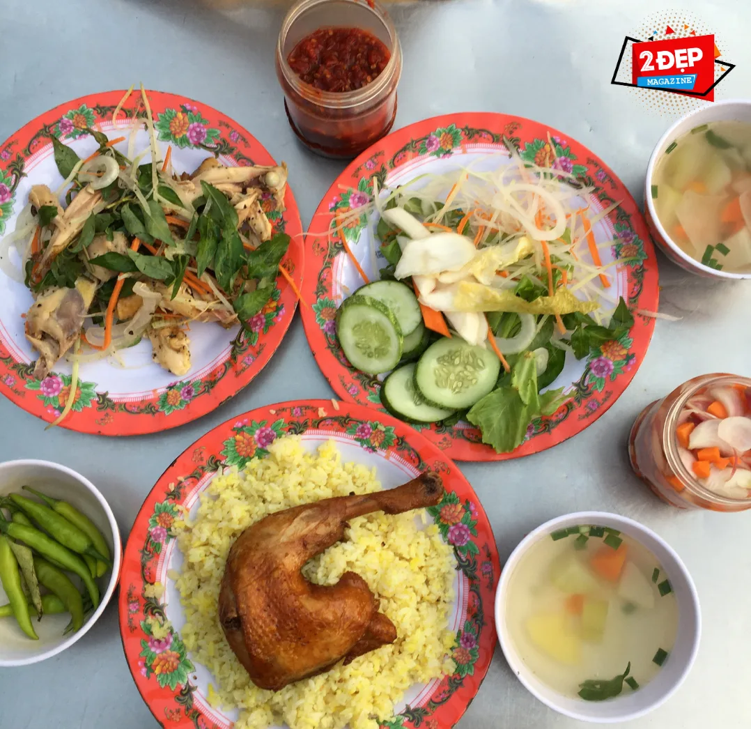 Ngoài cơm gà bà Buội, Hội An còn có những hàng cơm gà nào nên thử? - Ảnh 1